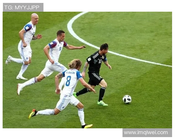 足球明星享受休闲时光嗑瓜子趣味瞬间精彩图片集锦 足球明星享受休闲时光嗑瓜子趣味瞬间精彩图片集锦